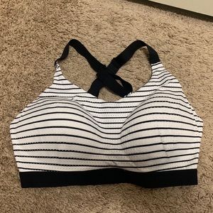 NWOT Victoria’s Secret lightweight sports bra